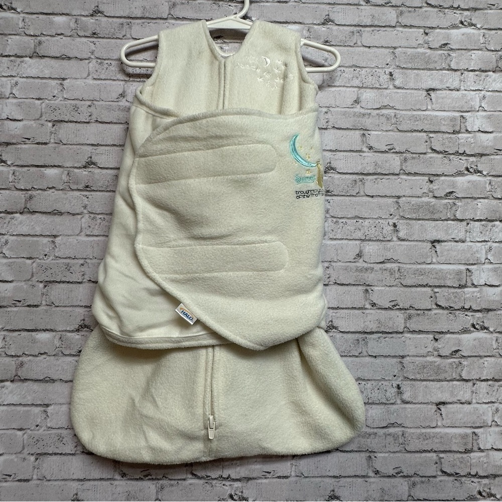 Halo SleepSack Swaddle Newborn Embordered "Sweet Dreams" Cream Up to 3 Months
